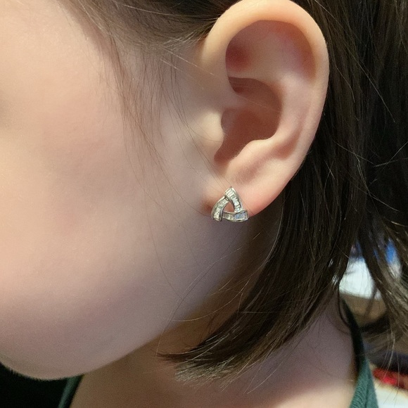 Knot Triangle Diamond Earring in 18k white gold - Picture 8 of 8